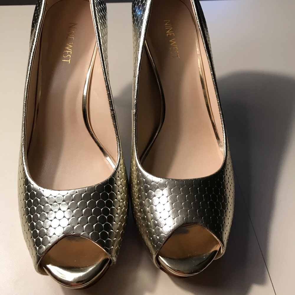 Brand New Nine West gold peep toe heels